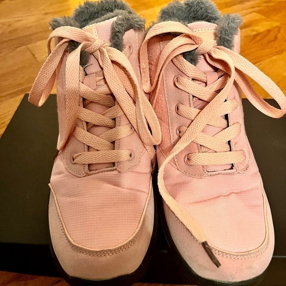 BomKinta Pink Faux Fur Lined Winter Snow Boots US 7.5 EUR 38 Ankle Lace Up